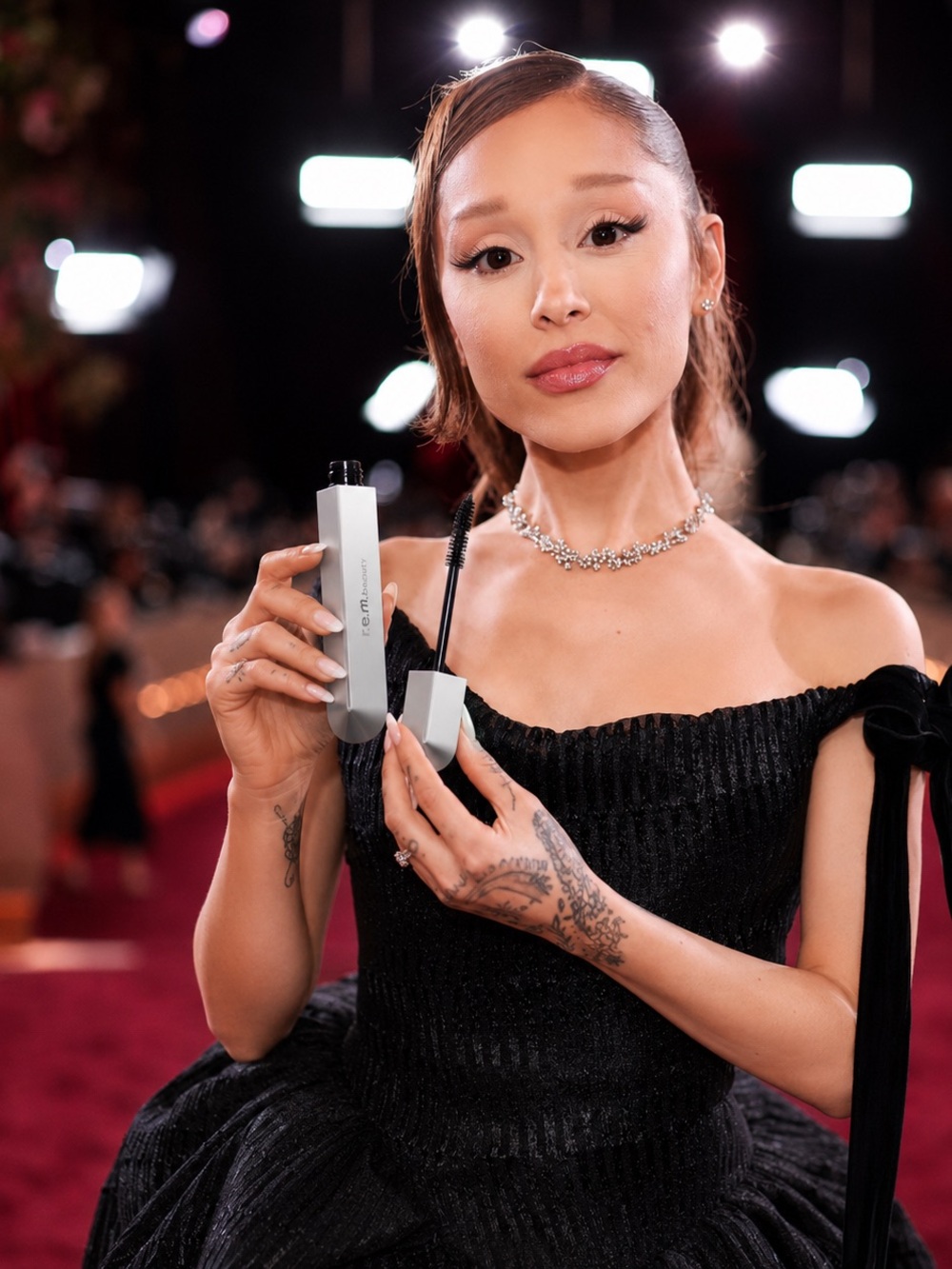 r.e.m beauty Flourishing Volumizing Mascara